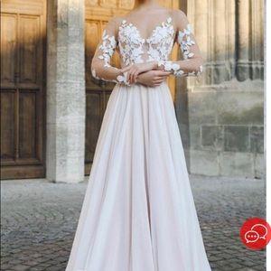 Long sleeve embroidered wedding dress size small